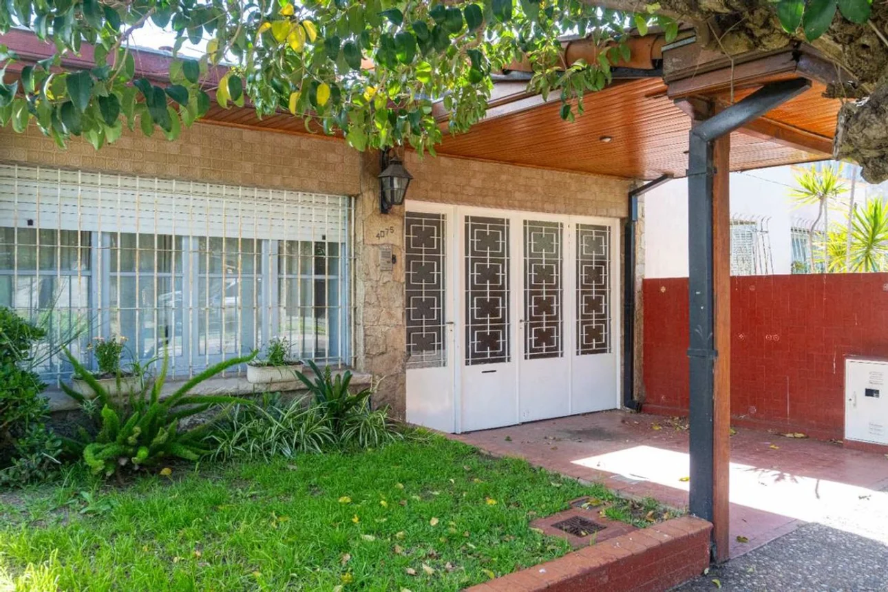 Casa de 3 ambientes en venta en Ezpeleta Este, Almirante Brown 4000