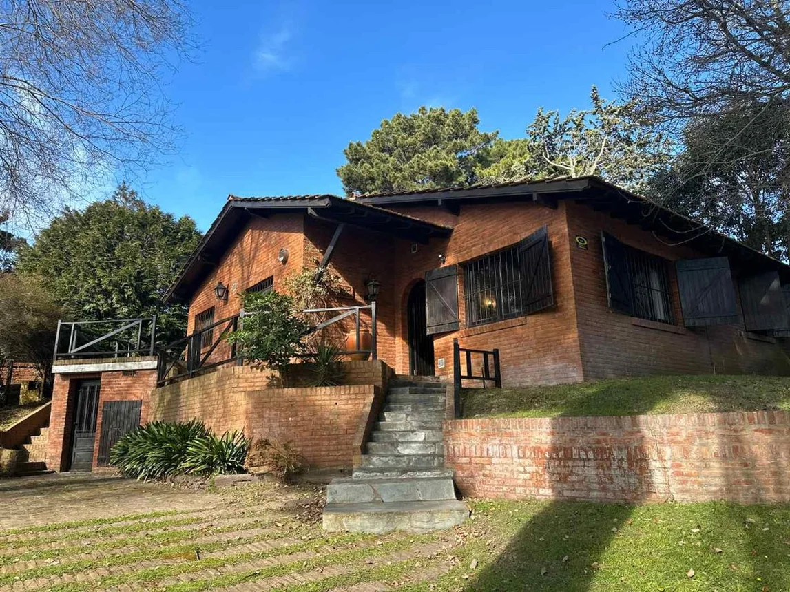 Casa de 4 ambientes en venta en Pinamar, Avenida Enrique Shaw 2400