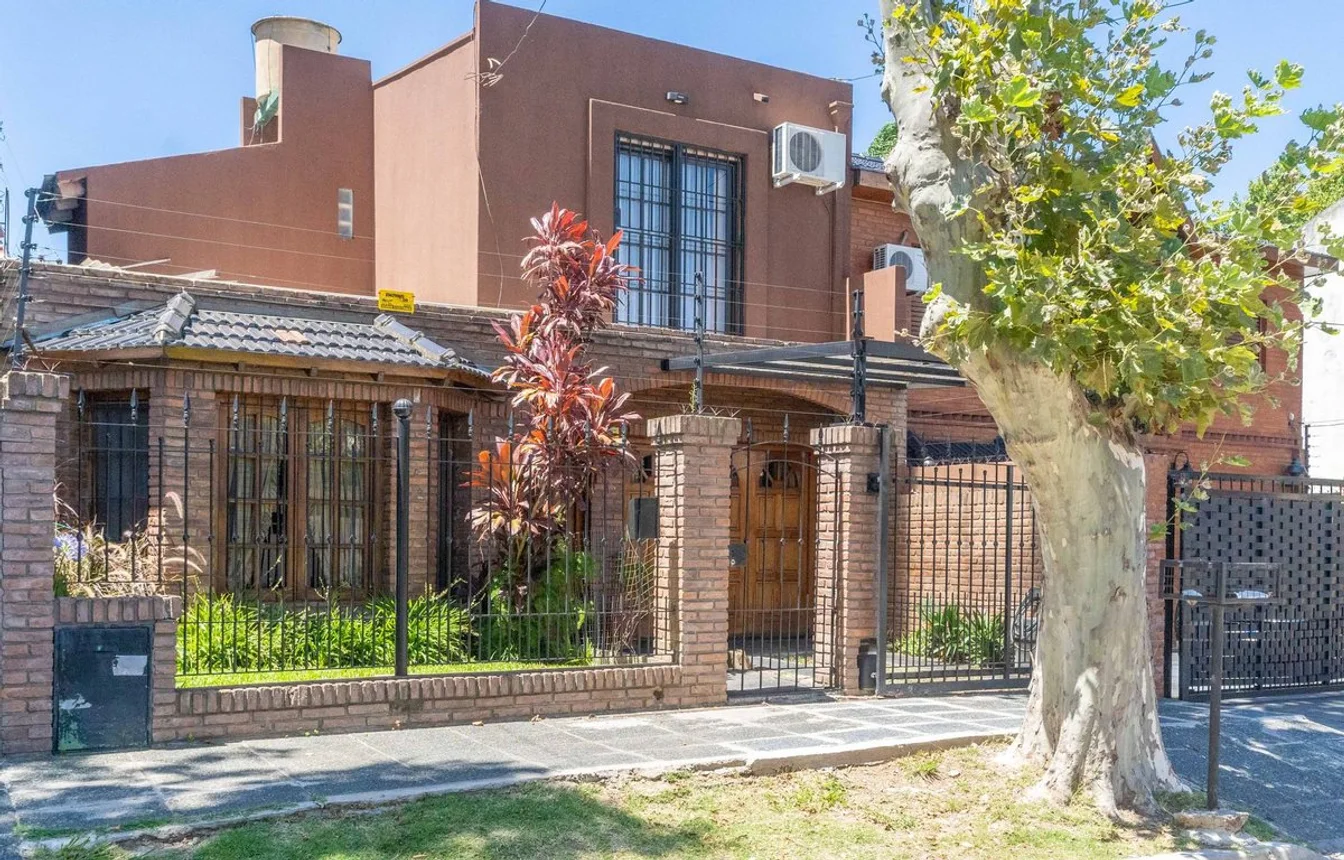 Casa en venta en Boulogne, Darragueira 2600