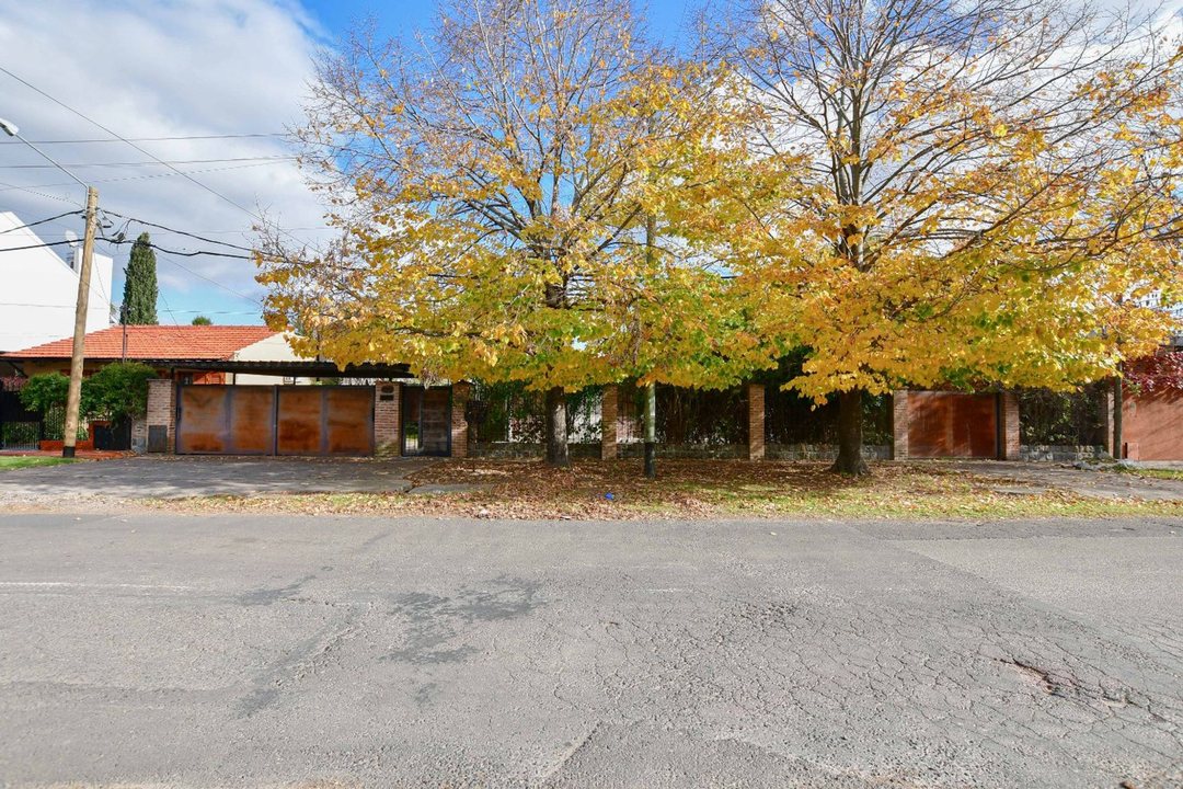 CASA VENTA GONNET LA PLATA QUINCHO 3 DORMITORIOS
