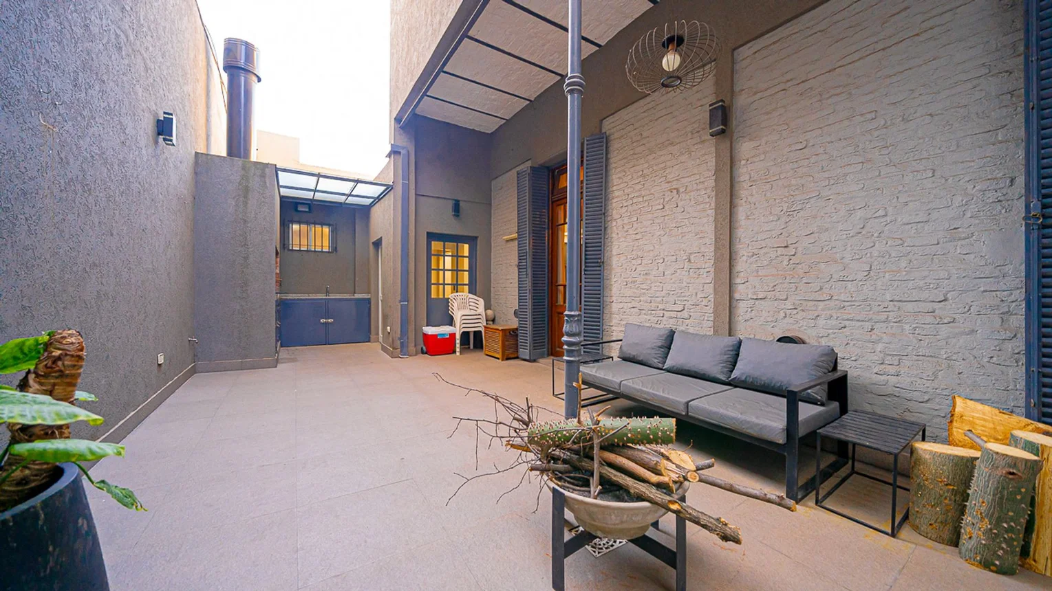 Casa dúplex de 7 ambientes en venta en Monte Castro, Cervantes 1200