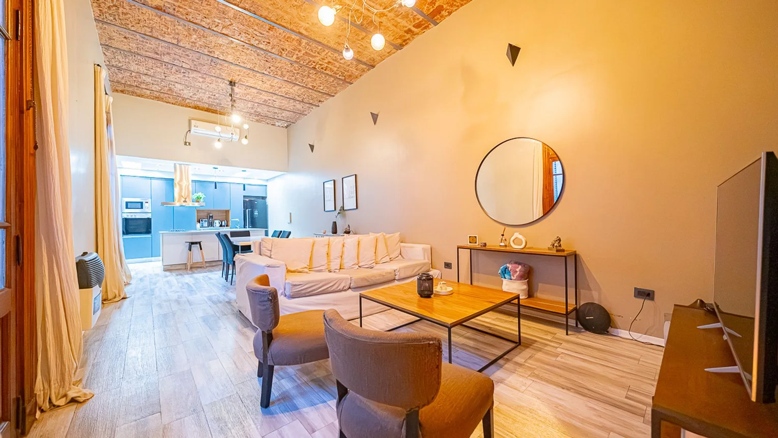 Casa dúplex de 7 ambientes en venta en Monte Castro, Cervantes 1200, foto 2