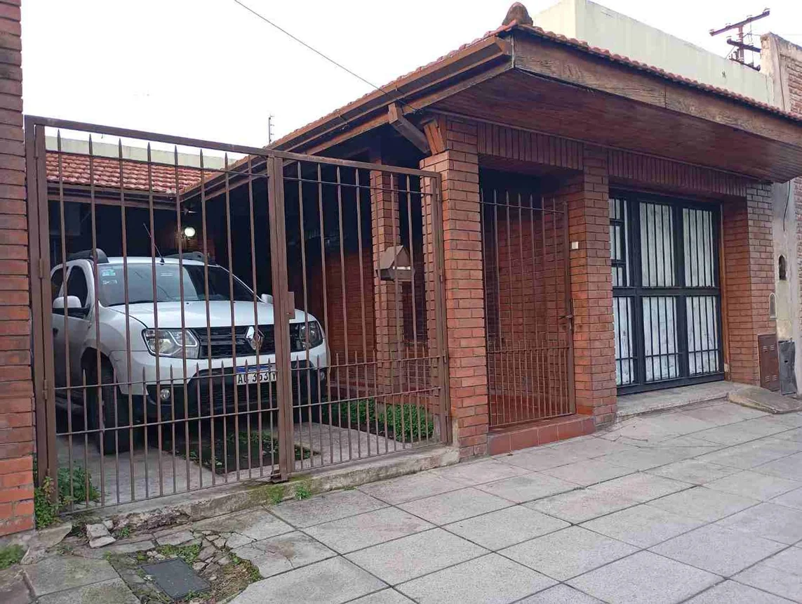 Casa en venta en Valentín Alsina, foto 2