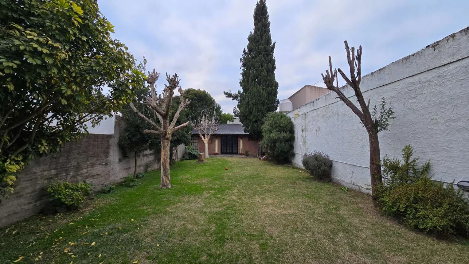 Casa en venta en Quilmes, foto 2