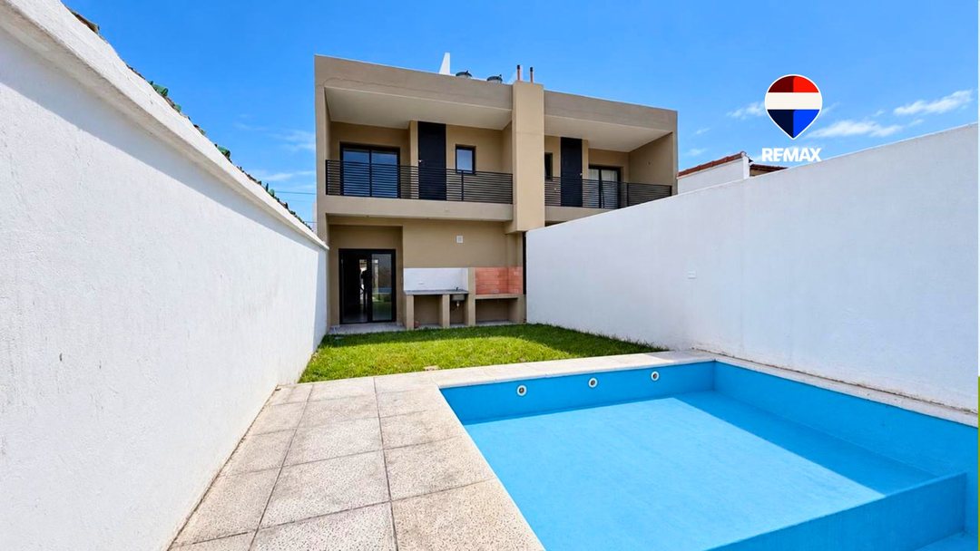 VENTA CASA C/PILETA APTA CREDITO Y COCHERA 2 DORM