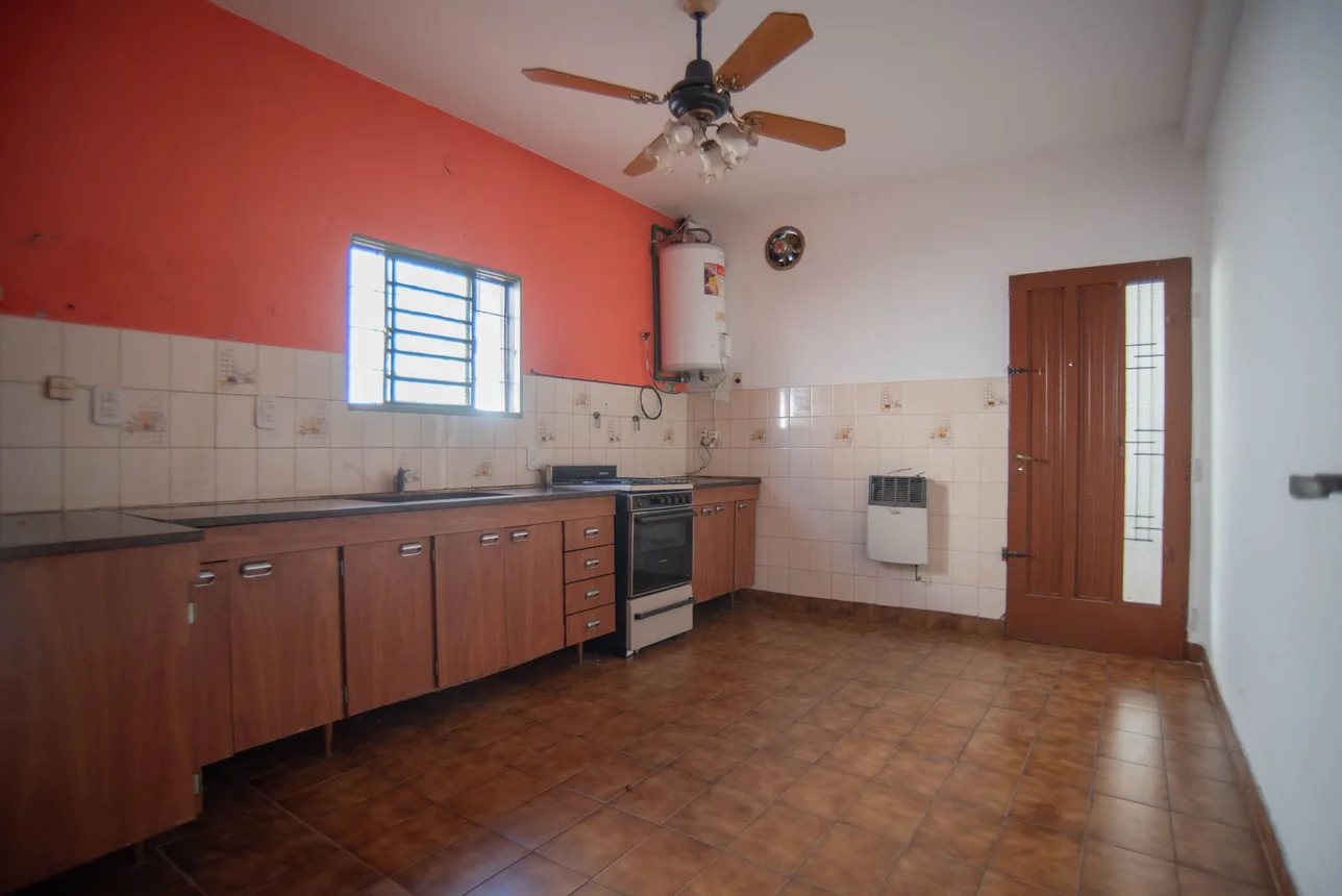 Casa en venta en Castelar, foto 3