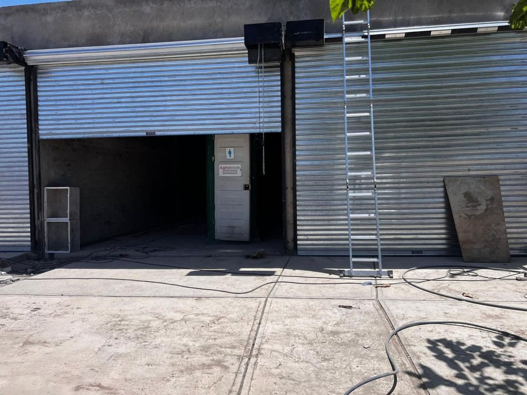 LOCALES COMERCIALES  EN VENTA CALLE URQUIZA MAIPU