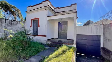 VENTA DE CASA A RECICLAR EN PRADO