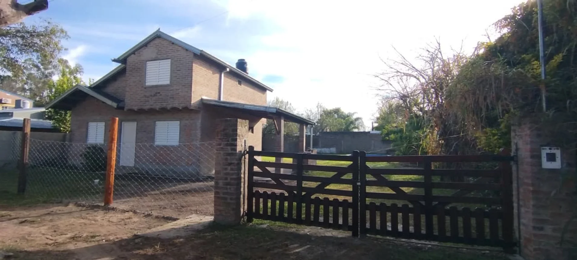 Casa con pileta y gran patio en arroyo leyes, foto 1