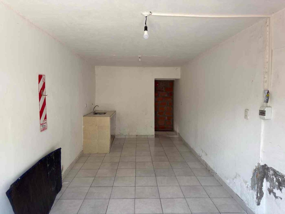 ALQUILER LOCAL COMERCIAL BARRIO SANTA LUCIA 25 M2 - foto 7