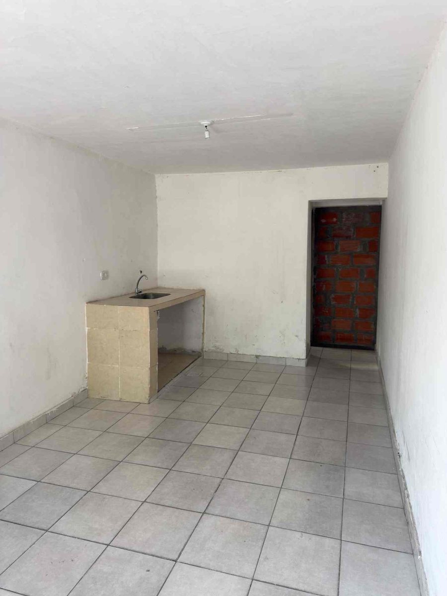 ALQUILER LOCAL COMERCIAL BARRIO SANTA LUCIA 25 M2 - foto 4