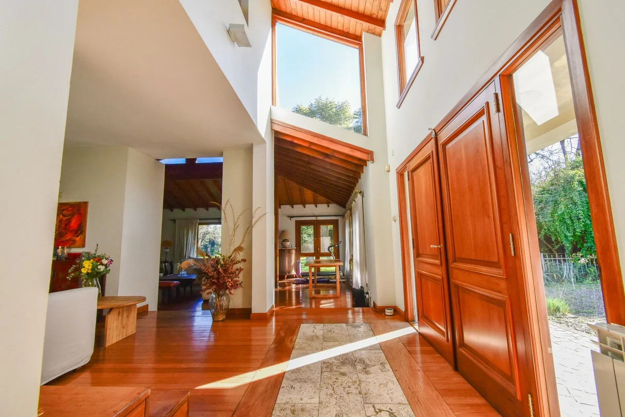 Casa de 7 ambientes en venta en Bella Vista, Mayor Irusta 2900