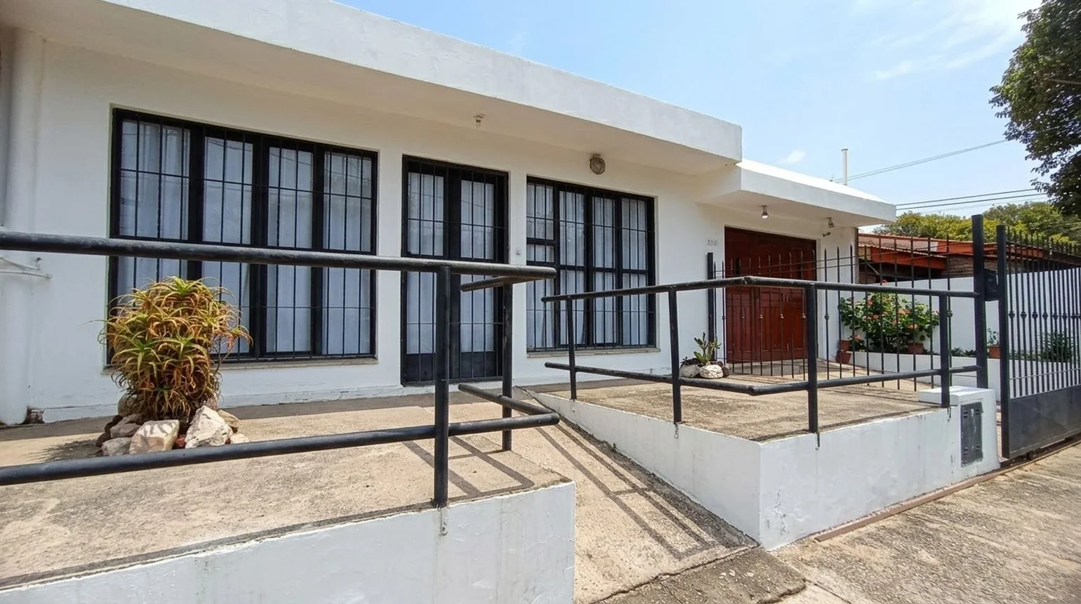 Casa de 4 ambientes en venta en Córdoba, Espora 1000