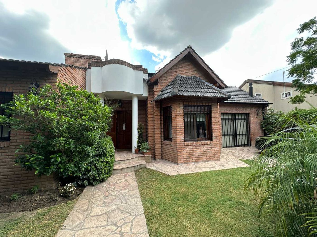 Foto 2 — VENTA CASA QUINTA 5 AMBIENTES CON PILETA INCREIBLE