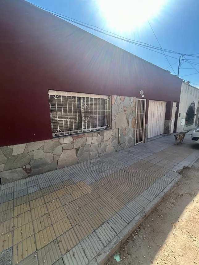 Casa de 4 ambientes en venta en Godoy Cruz, Cabildo Abierto 1600