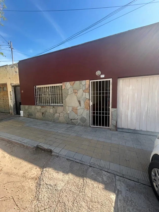 Casa de 4 ambientes en venta en Godoy Cruz, Cabildo Abierto 1600, foto 2