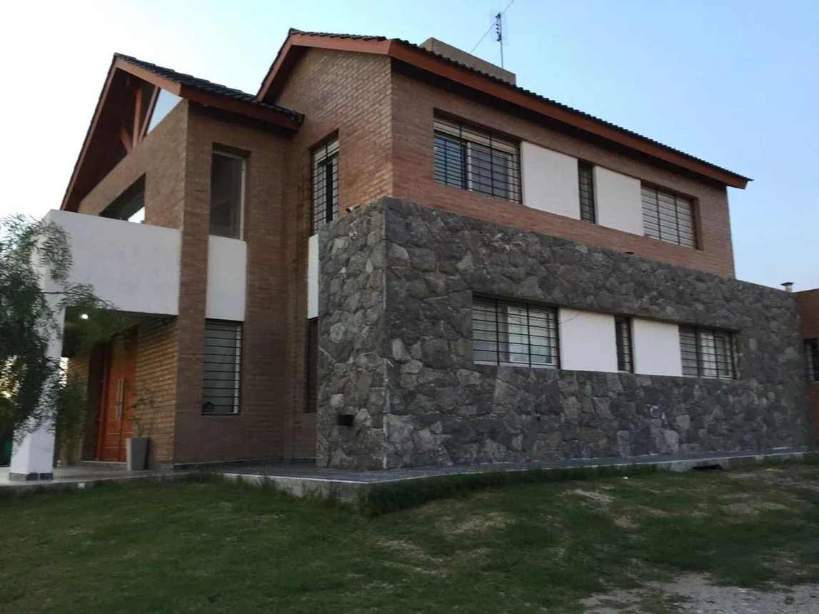 Venta casa 4 dormitorios b° privado los sauces, foto 1
