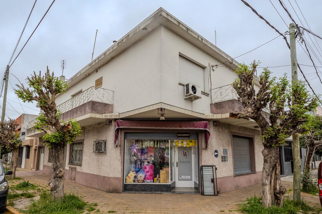 VENTA CASA MULTIFAMILIAR  LOCAL  COMERCIAL COCHERA