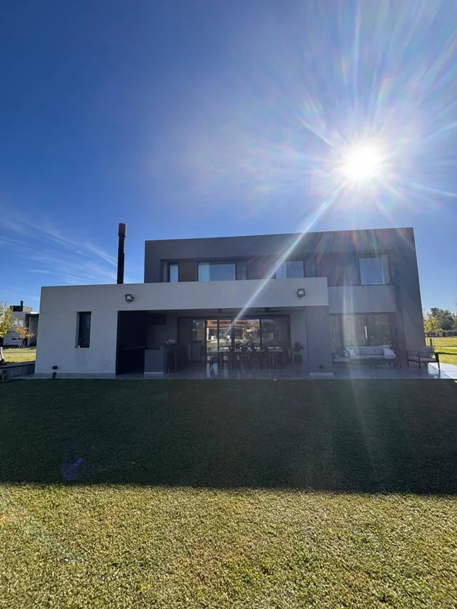 Casa de 6 ambientes en venta en General Rodríguez, Avenida Gaona 600, foto 3