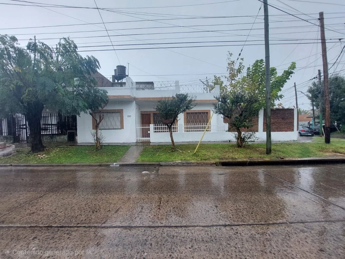 Casa de 5 ambientes en venta en Hurlingham, Alejandro Malaspina 1100