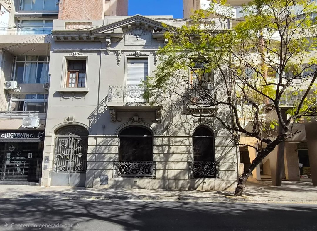 VENTA Casona con patio Centro Río