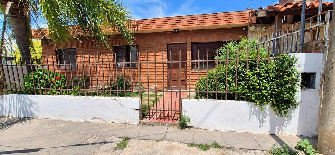 VENTA CASA ESQUINA 3 DORMITORIOS B GENERAL BUSTOS