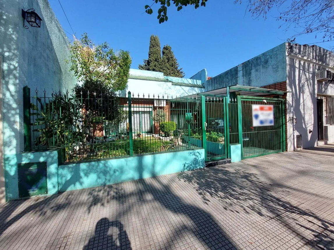 Casa en venta en Monte Castro, Cortina 1700