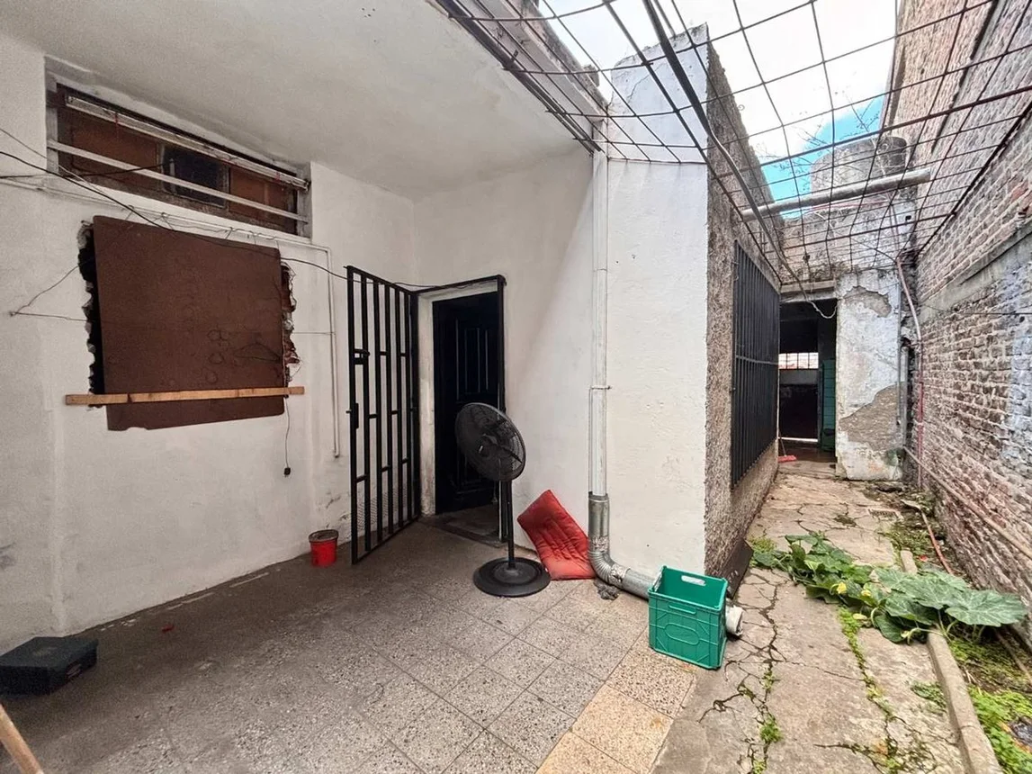 Casa de 4 ambientes en venta en Lomas del Mirador, Vito Donato Sabia 3500