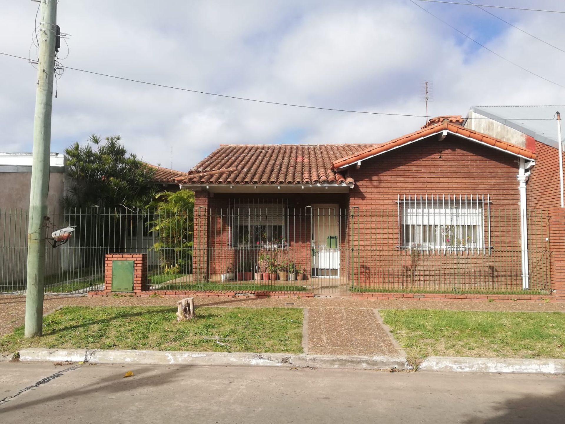 VENTA DE CASA 3 AMB CON COCHERA QUILMES OESTE