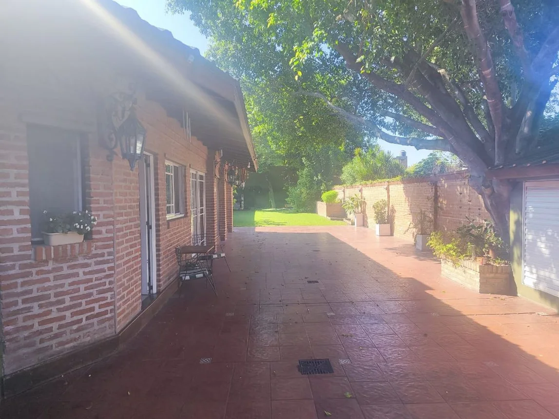 Casa de 4 ambientes en venta en Lomas de Zamora, Alberto Gómez 0