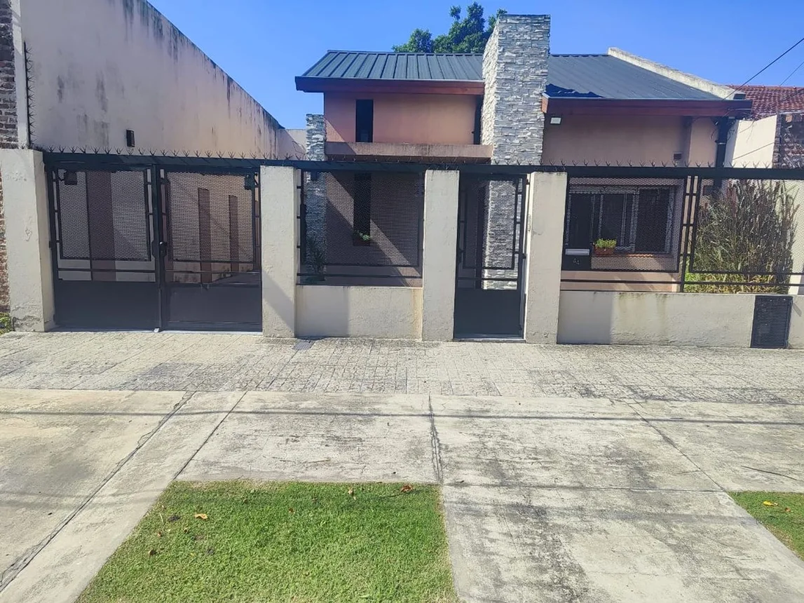 Casa de 4 ambientes en venta en Lomas de Zamora, Alberto Gómez 0, foto 3