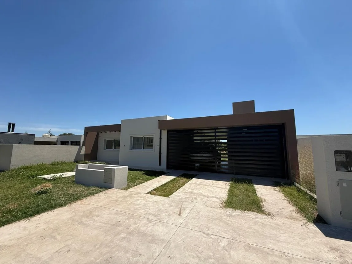 Casa de 3 ambientes en venta en Funes, Necochea 3100, foto 2
