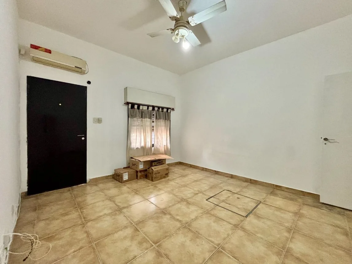 PH de 2 ambientes en venta en San Justo, República de Chile 2200