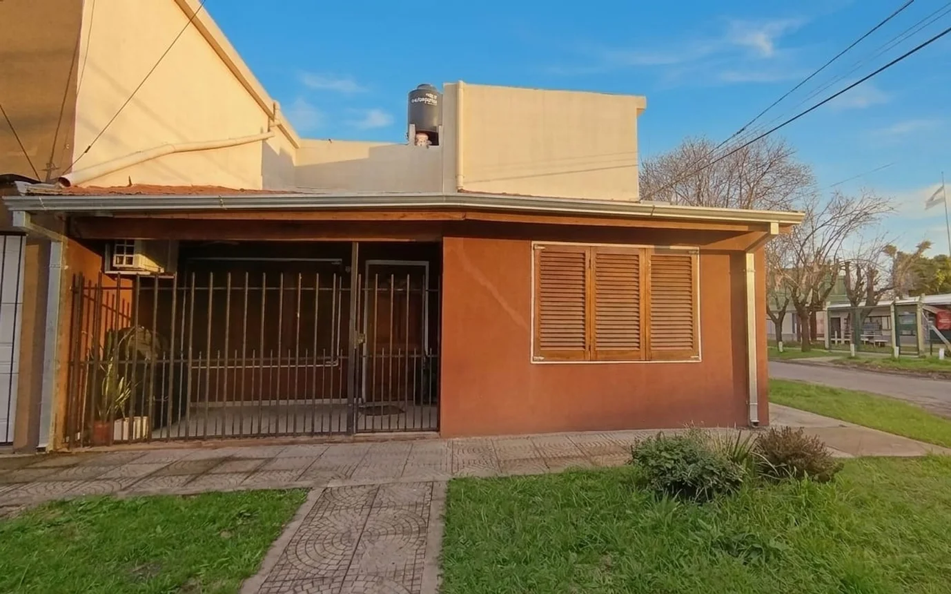 PH de 3 ambientes en venta en Castelar, Bartolomé Hidalgo 2200