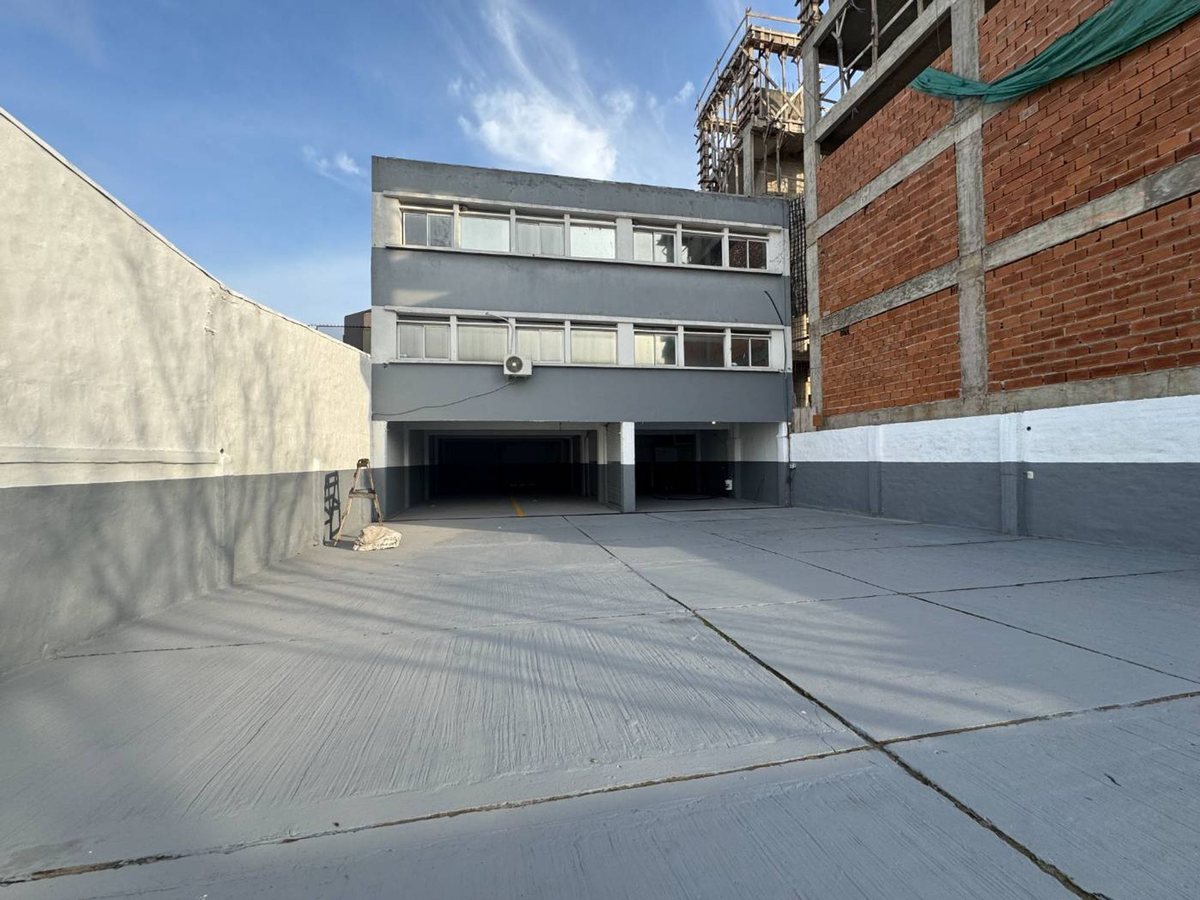 Foto 8 — VENTA EDIFICIO COMERCIAL ESTRENAR COCHERAS MERLO