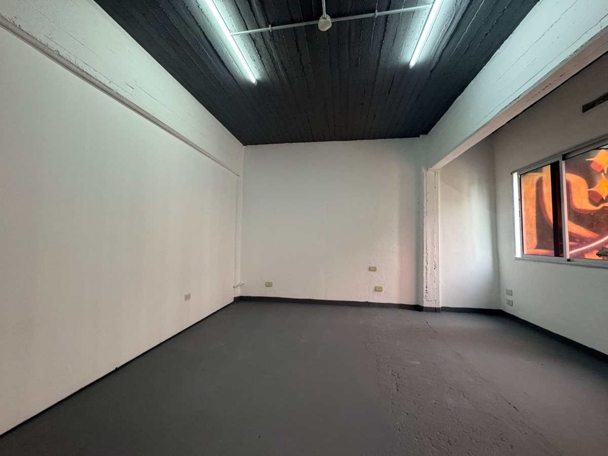Foto 31 — VENTA EDIFICIO COMERCIAL ESTRENAR COCHERAS MERLO