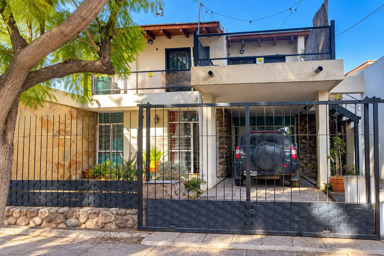 Casa de 4 ambientes en alquiler en Godoy Cruz, Barrio Supe - Lautaro 3400