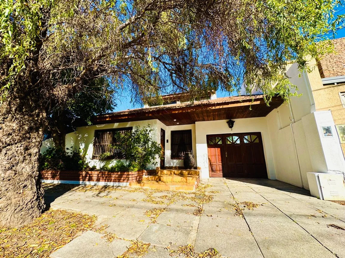 Casa en venta en Castelar, foto 2