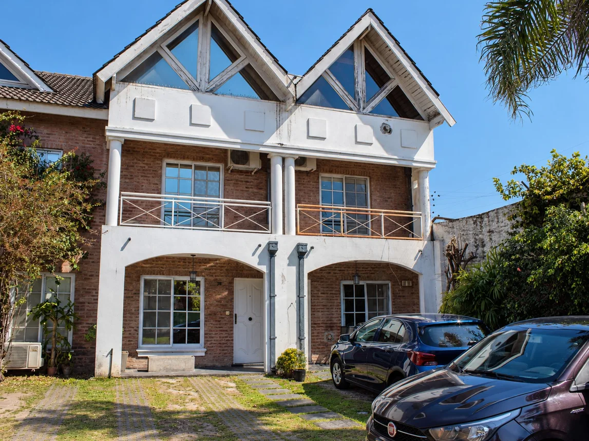 Casa dúplex de 4 ambientes en venta en Hurlingham, Teniente General Pablo Ricchieri 1500, foto 2