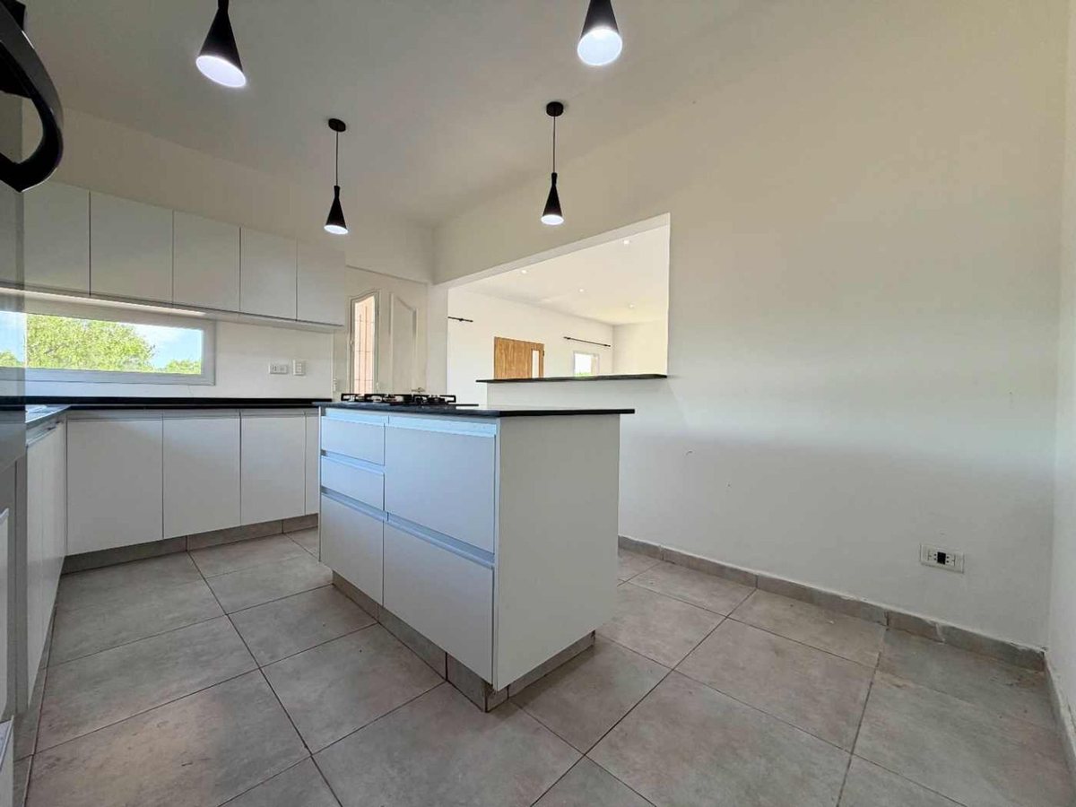 Foto 7 — VENTA CASA 4 AMBIENTES CON PILETA EN SAN SEBASTIAN