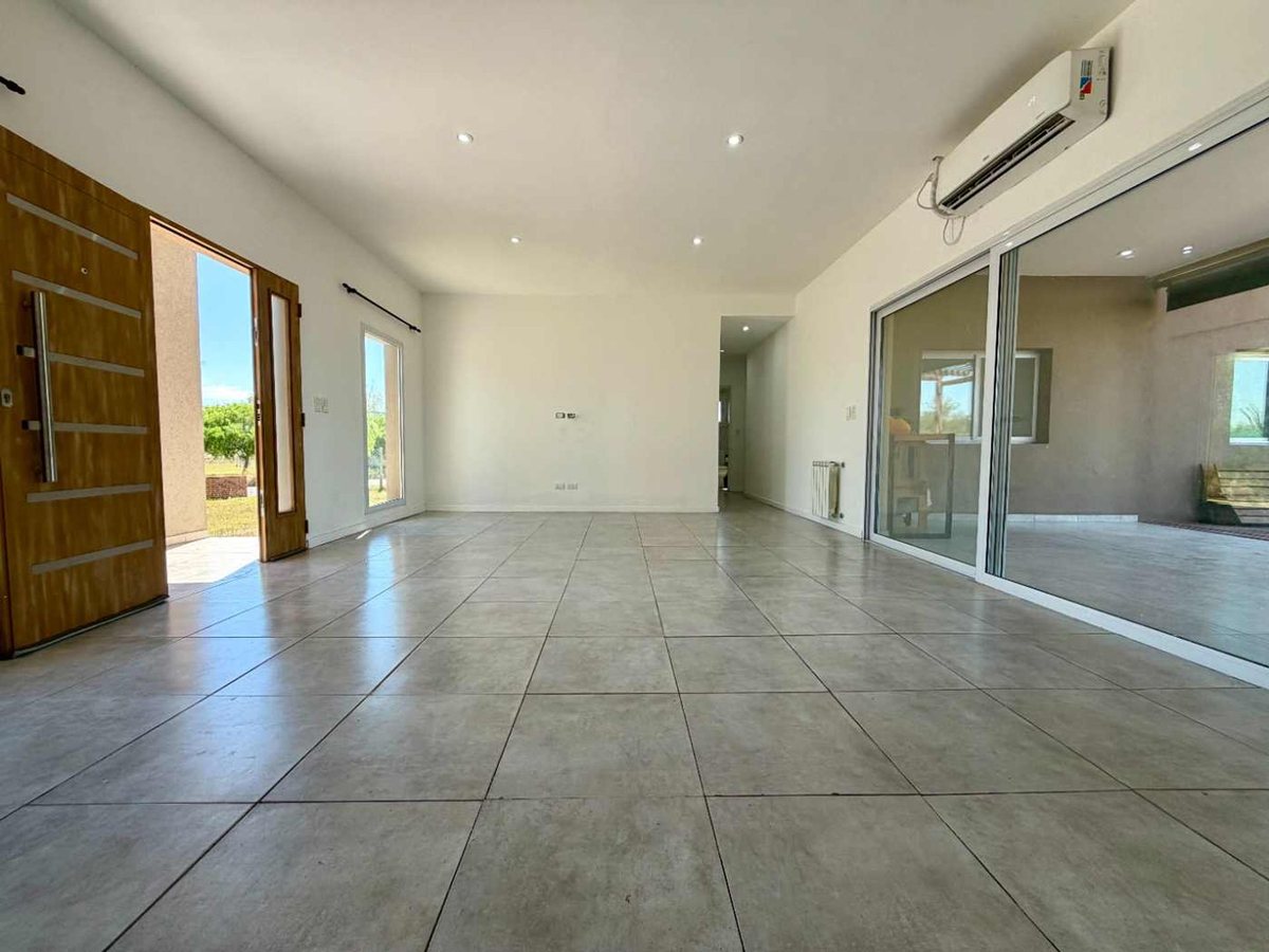 Foto 4 — VENTA CASA 4 AMBIENTES CON PILETA EN SAN SEBASTIAN