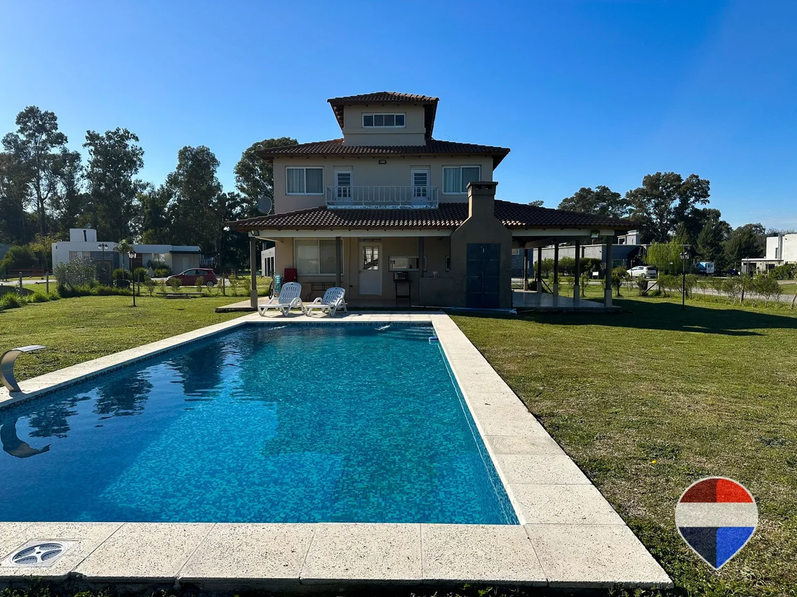 Casa 6 ambientes con pileta en barrio la magdalena, foto 1