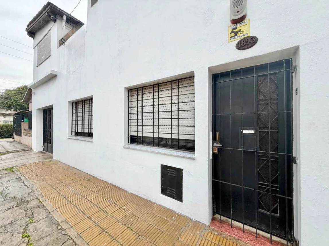 PH de 4 ambientes en venta en Hurlingham, Gutenberg 1800