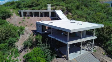 CASA DE CATEGORIA EN COUNTRY LA DESEADA - 3 DORM