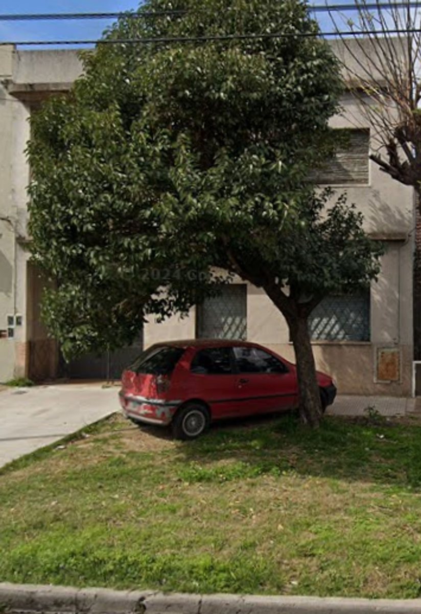 VENTA CASA A RECICLAR BERNAL OESTE