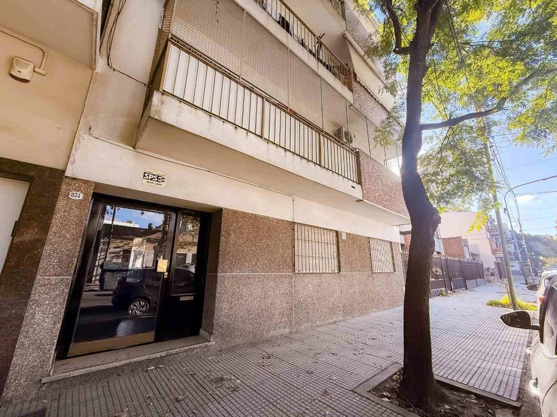 Venta depto dos ambientes con patio en versalles, foto 2