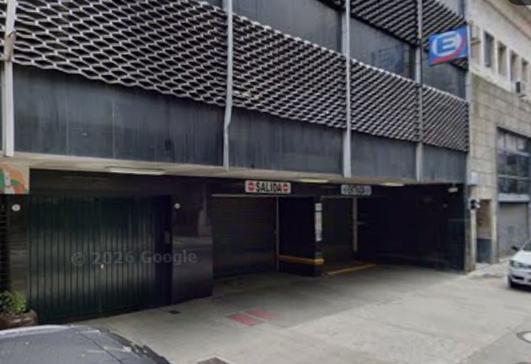 VENTA COCHERA MICROCENTRO