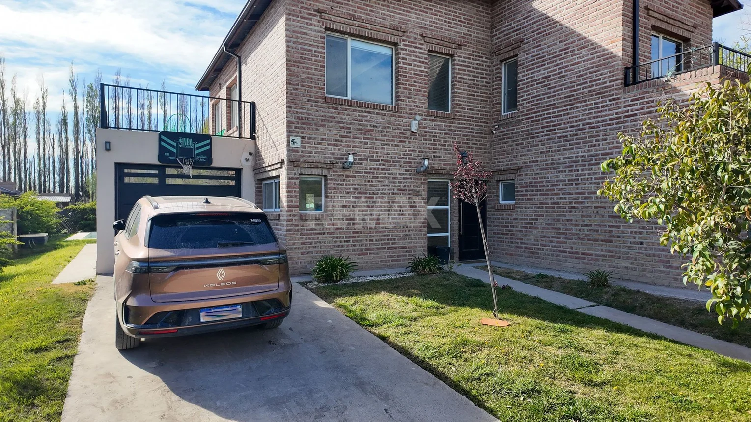 Casa de 6 ambientes en alquiler en Neuquén, Esquel 4600, foto 2