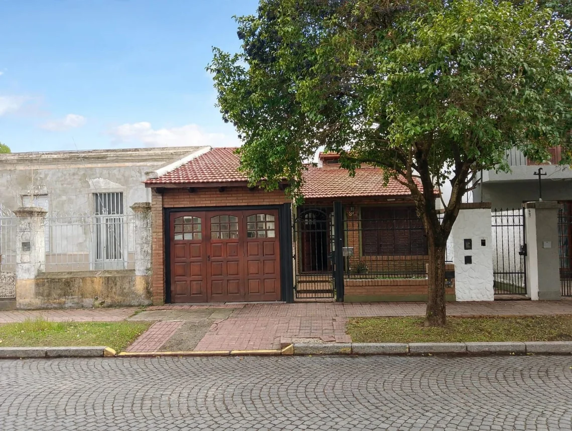 Casa de 7 ambientes en alquiler en Rosario, Matheu 600