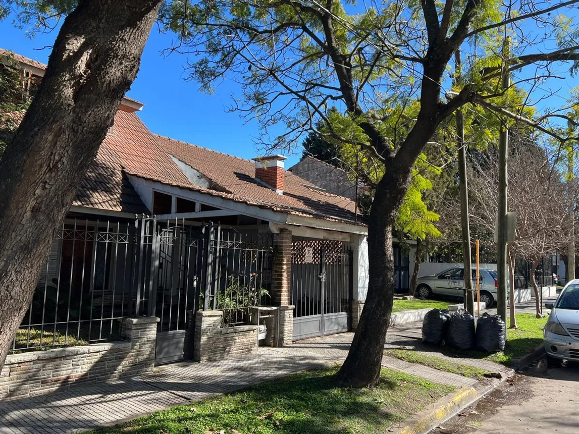 Casa de 4 ambientes en venta en Adrogué, Jorge de Kay 0, foto 2